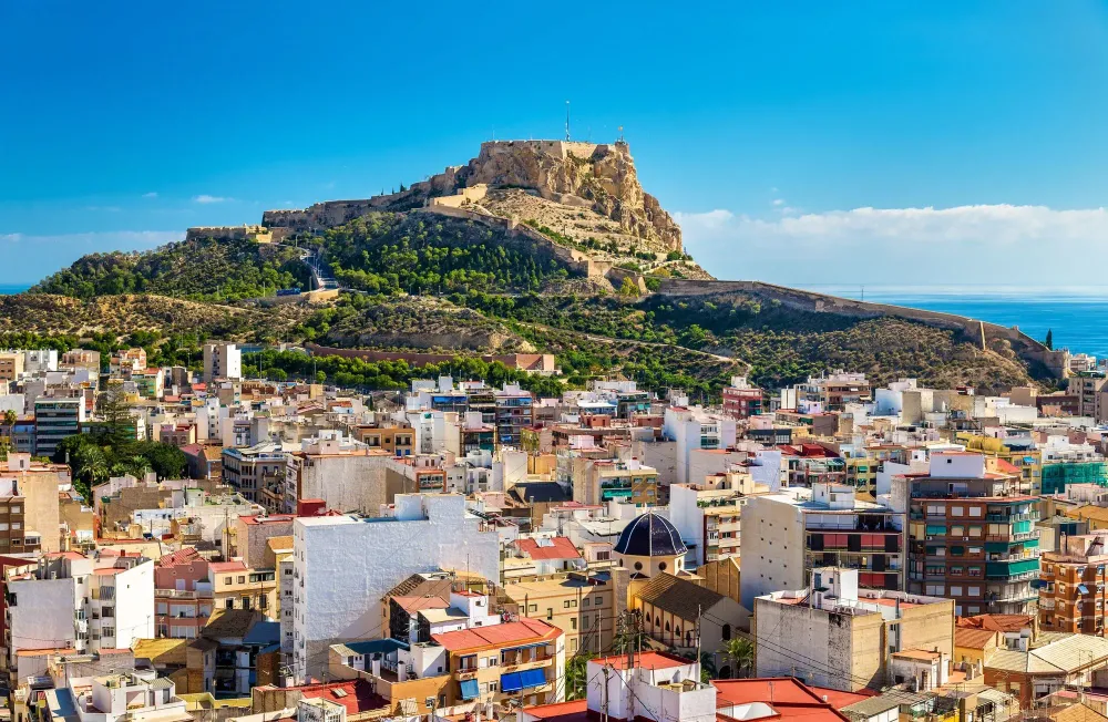 Tips for Alicante Transportation by Taxi, Train, Bus, or Airport